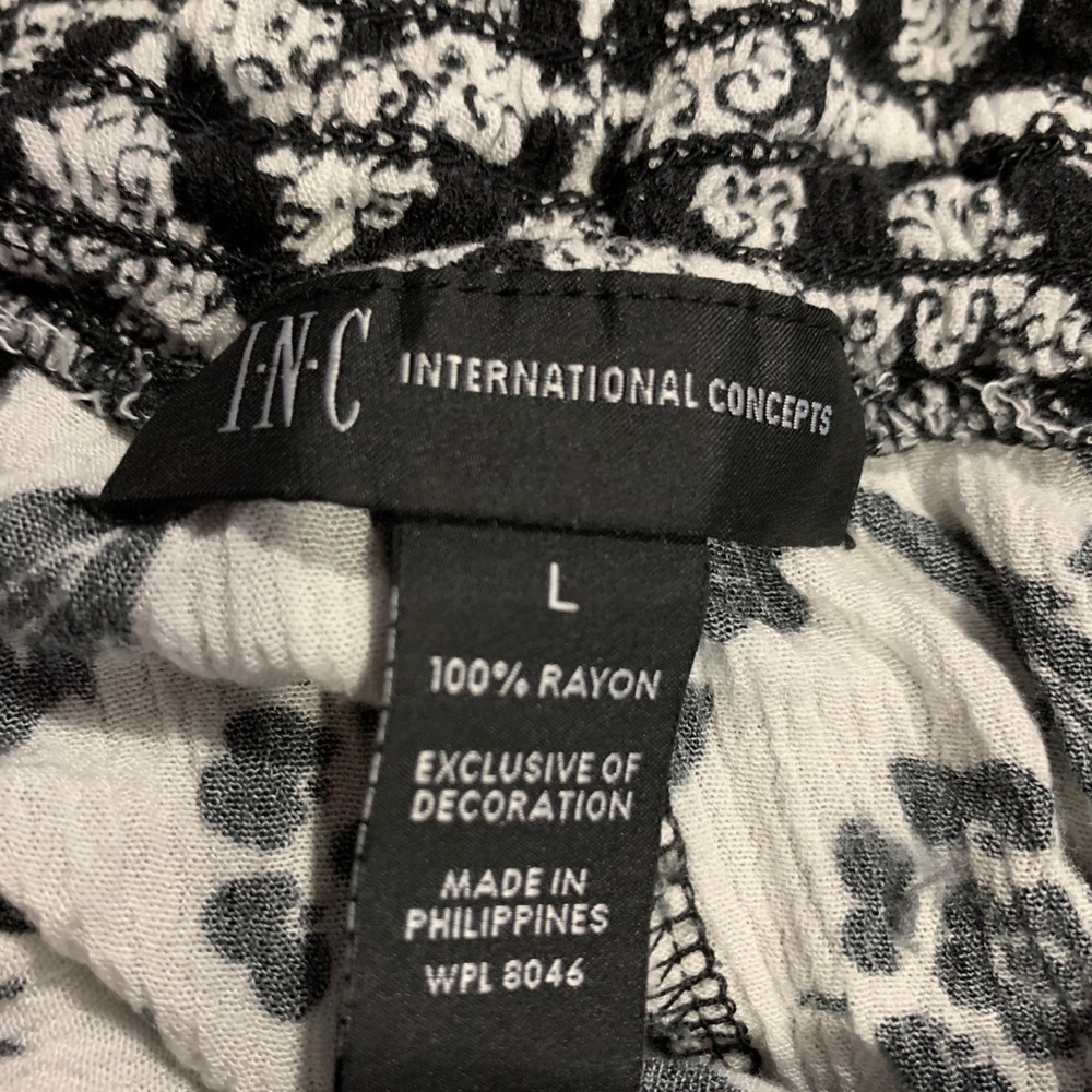 Pants - Picture 3 of 4